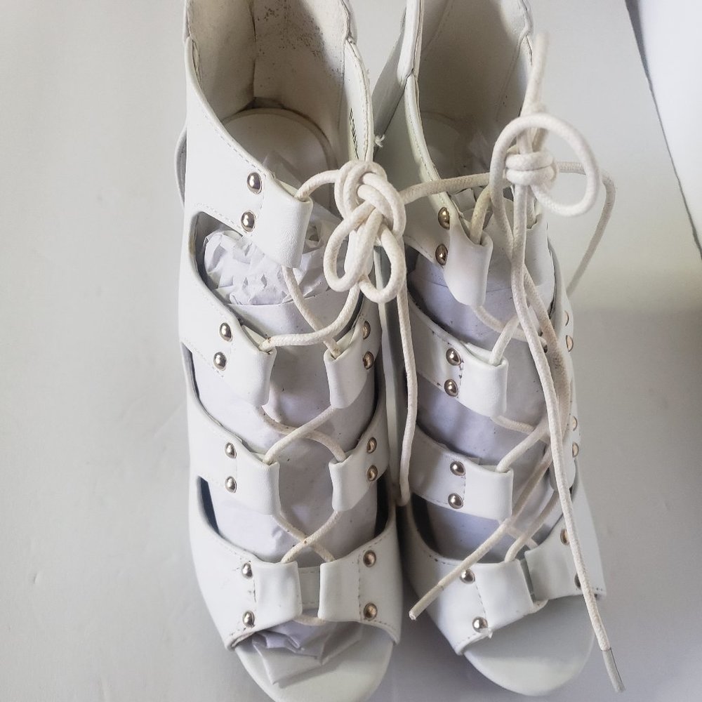 Top Moda White Lace up Sandals Classic block Heels Sandals for any outfit